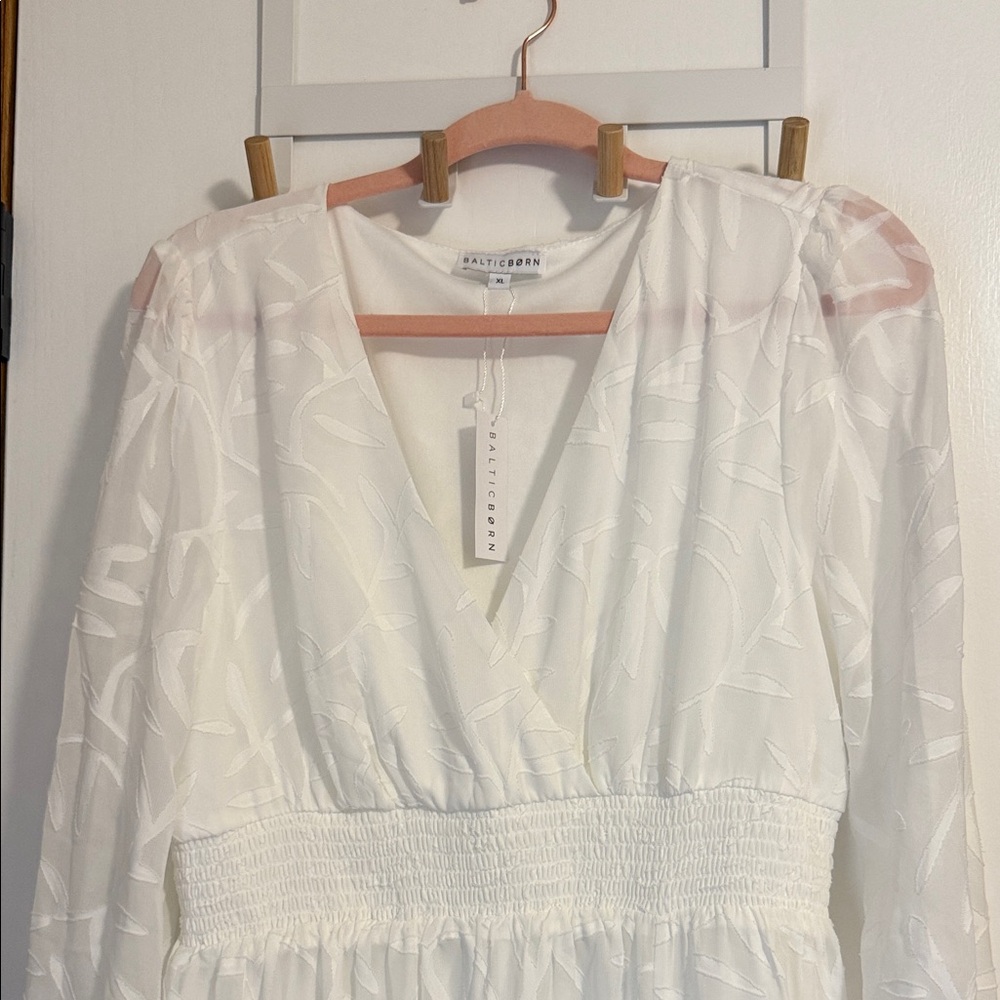 Alyce Paris Elegant White Long Sleeve Dress